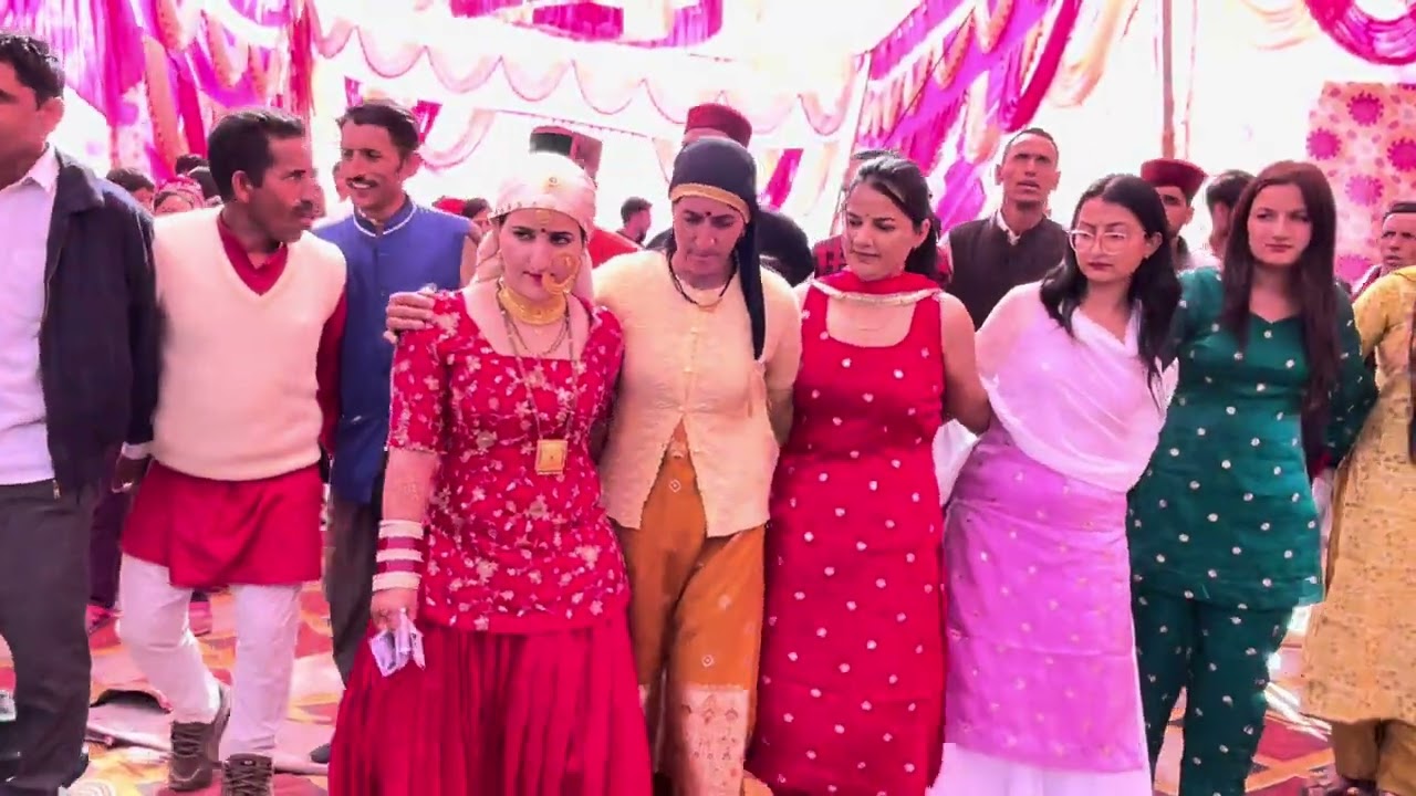 Pahadi Shaadi | Couple का Traditional Tandi Dance