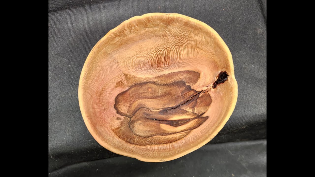The Rose, Sid turns a large green  Rose stump into a beautiful warped bowl #therose #woodturner