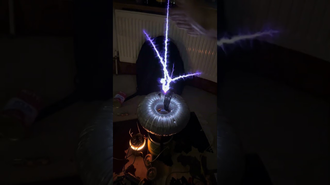 Vacuum tube Tesla coil with small tetrode (partially tuned) #highvoltage #teslacoil #vacuumtube