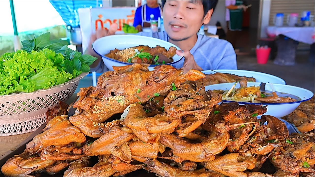 ก๋วยเตี๋ยวไก่ยกโครงแกล้มผักสดแซ่บคักอีหลีครับพี่น้อง ASMR MUKBANG EATING SHOW#โก้อีสานพาแดก 