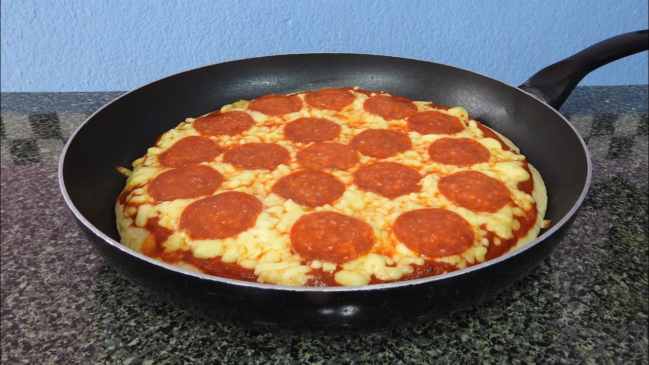 Pizza de pepperoni EN SARTÉN estilo Little Caesars ¡SIN HORNO!