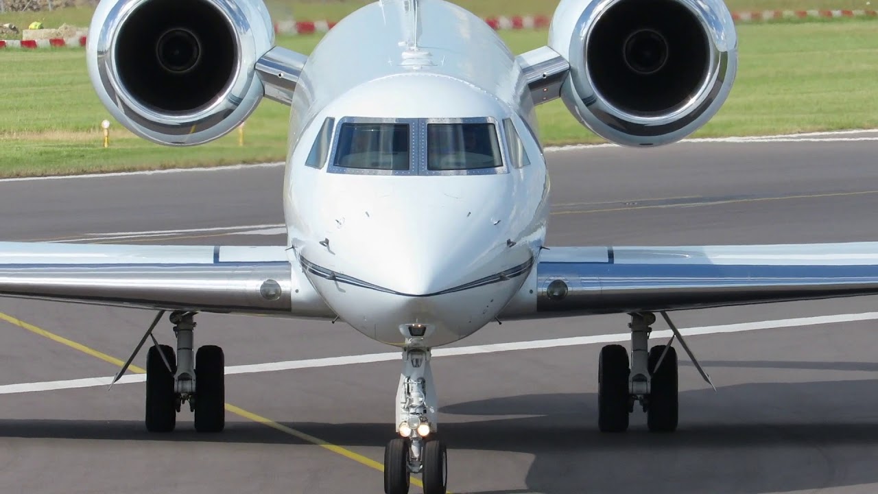Lyon Aviation Gulfstream Aerospace G-V N900LY close-up