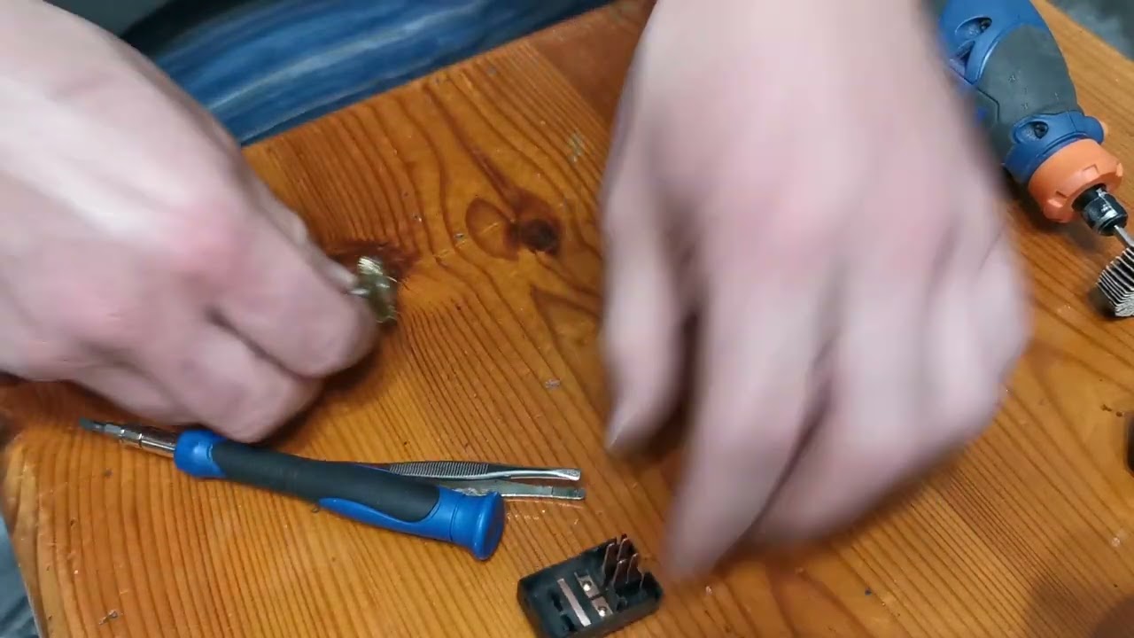 Arreglar interruptor elevalunas Hyundai ix20 93575-1H000