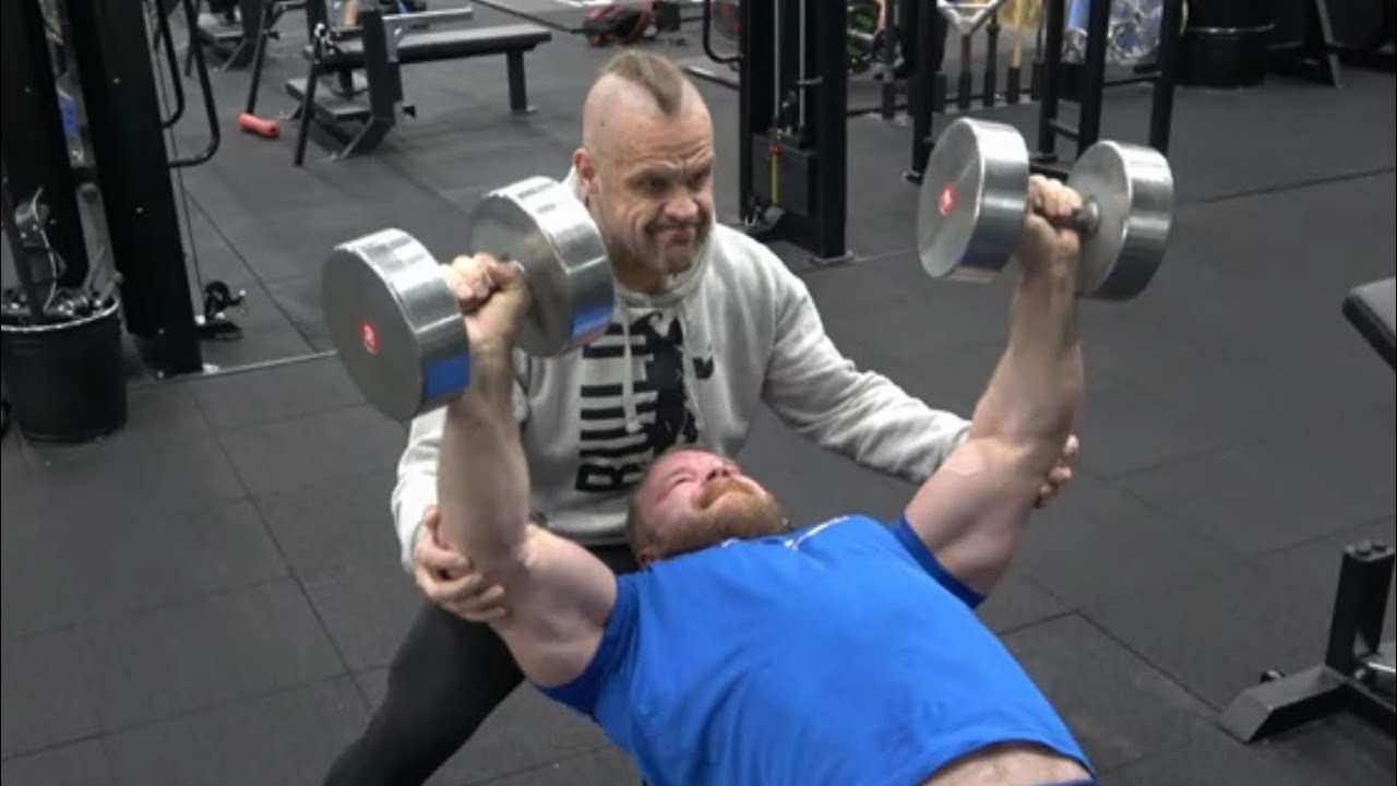 RINTAA JA KÄSIÄ MARKO SAVOLAISEN OPISSA OULUN PTV GYMILLÄ