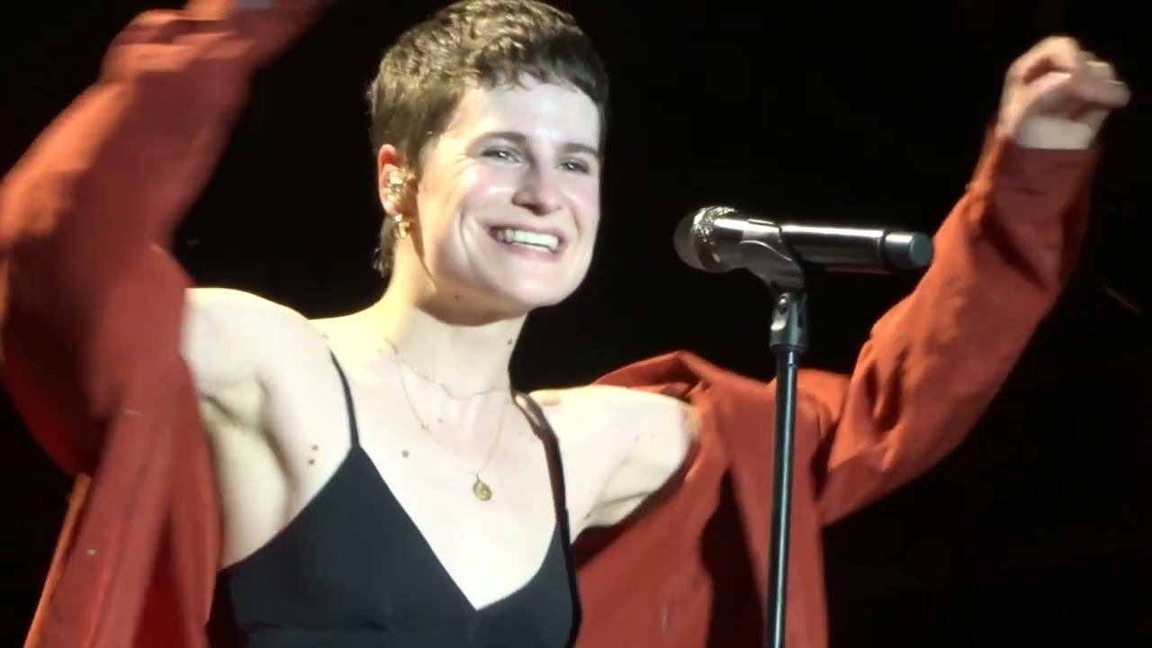 Christine & The Queens - California (Live cover Mylène Farmer) Paris, We Love Green 2019
