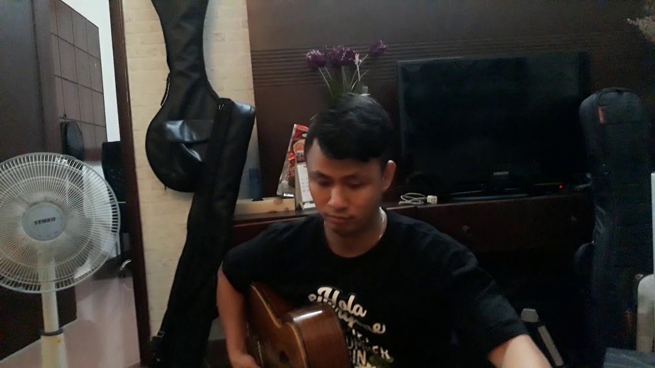 Đ&agrave;n k&igrave;m- Moon lute - Moon string instrument Vietnam
