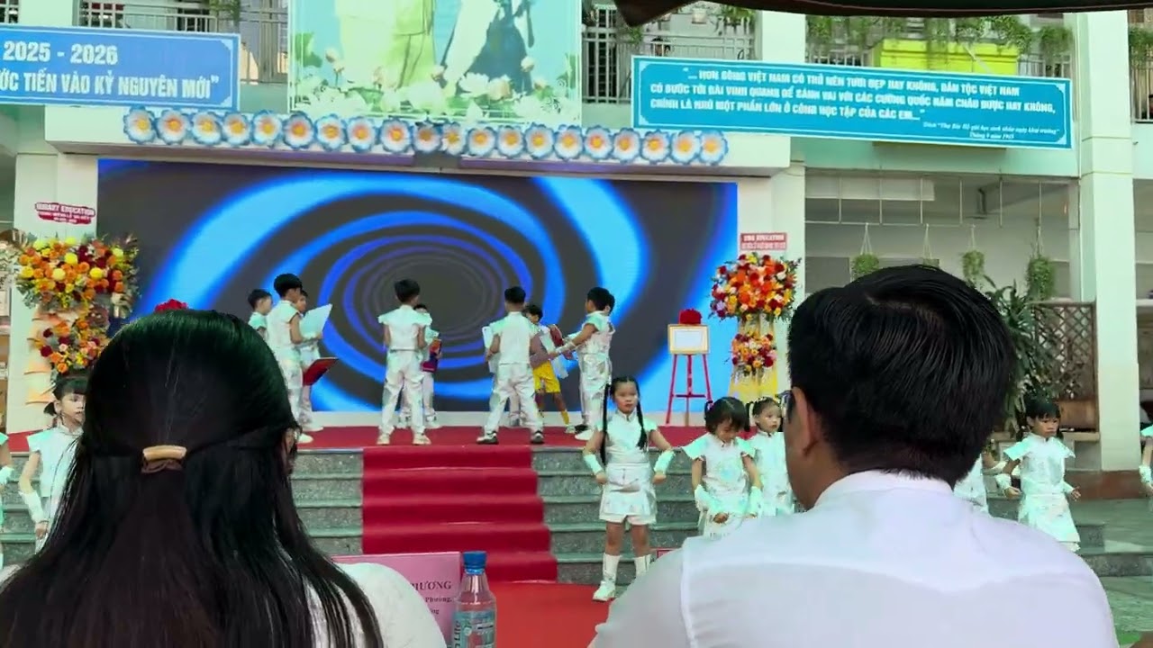 LẠC VÀO THẾ GIỚI ẢO