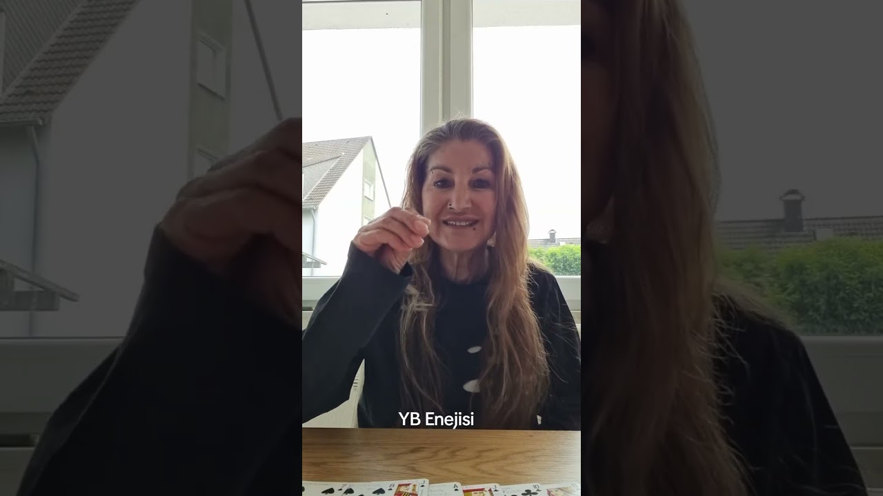 Kimle birlikteyse,kopuk ve yalnizlik cekmekte...