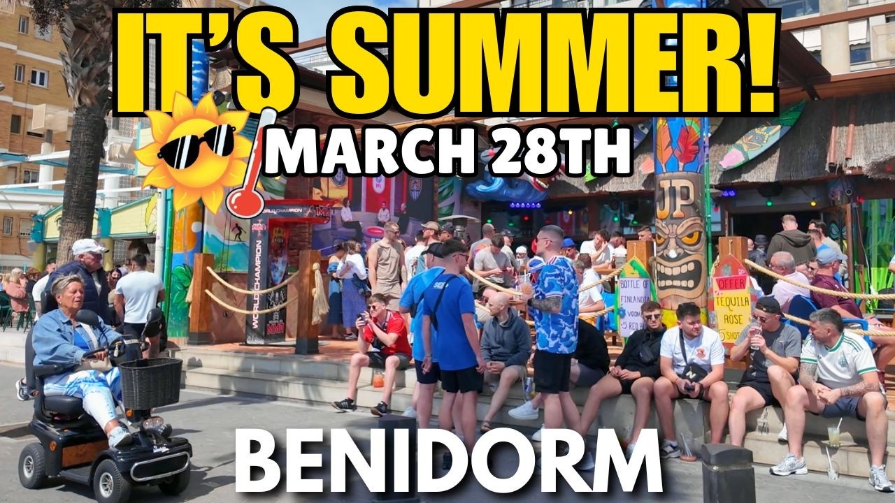 Benidorm - PACKED Levante Beach & Full Bars! 😲🏖️┃Feels Like SUMMER Again!