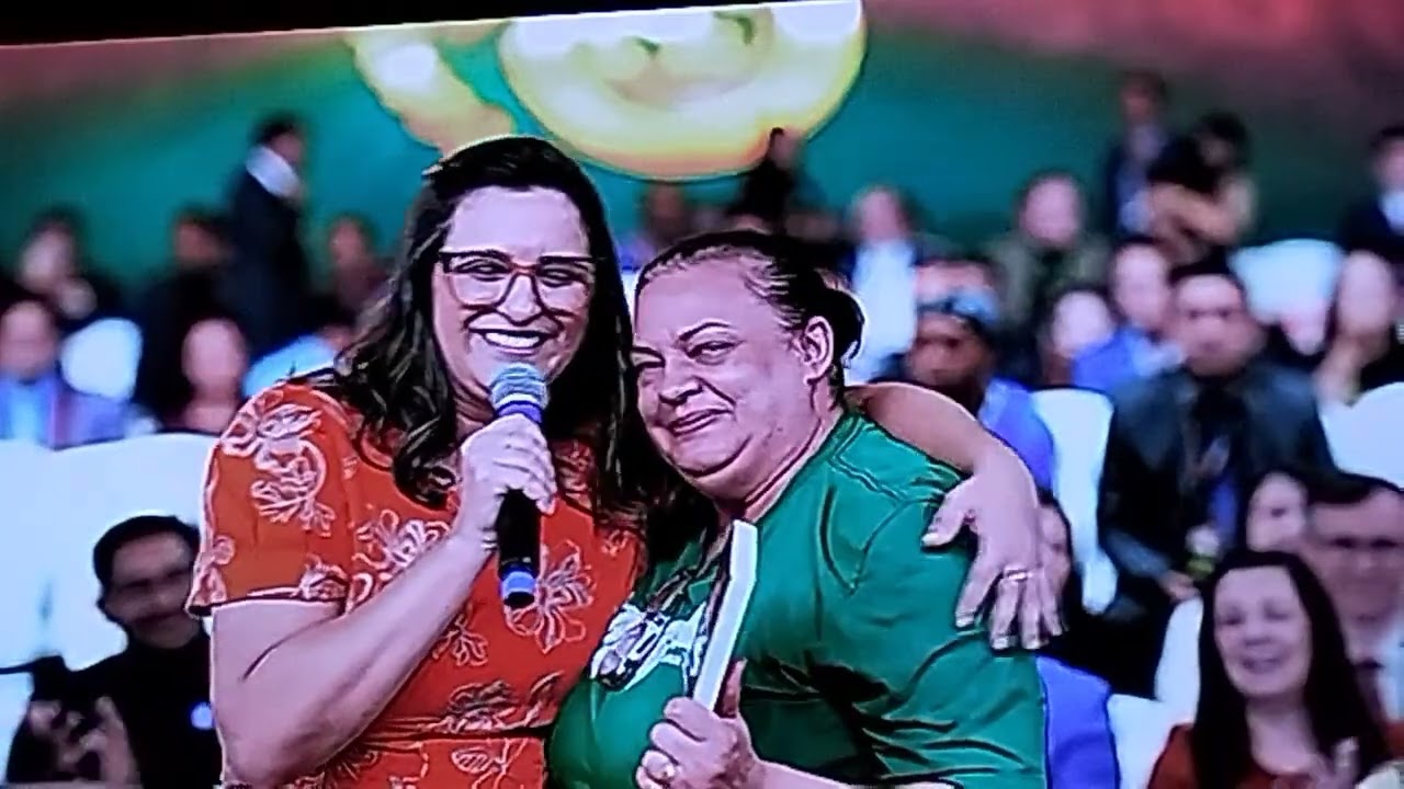 Missionária Alessandra prado pregando no gideões;@vardeleirodrigue