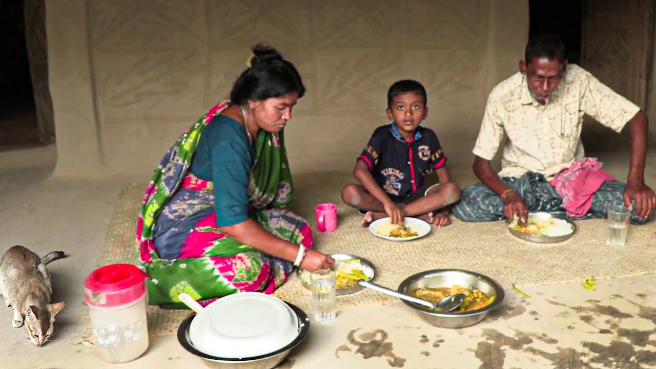 পুকুরের তাজা মাছ দিয়ে গুল্টা গ্রামের ওঁরাওদের রান্না || Panorama Cooking