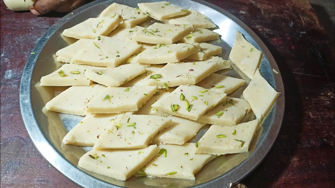 हलवाई से सीखकर बिना मावा बिना चाशनी यह बादाम की खास बर्फी बनायेंगे तो खाने वाले दीवाने हो जायेंगे