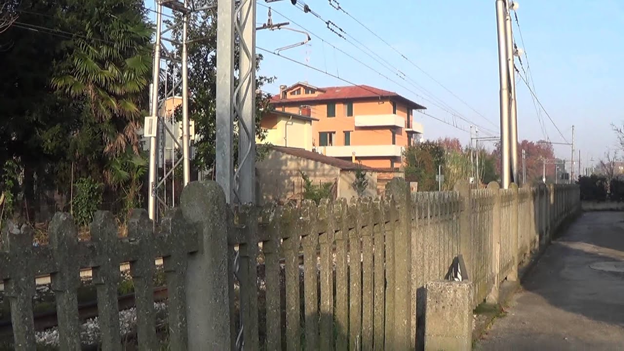 Passaggio a livello con semibarriere di via Canale Molinetto - Ravenna #6 / Level Crossing