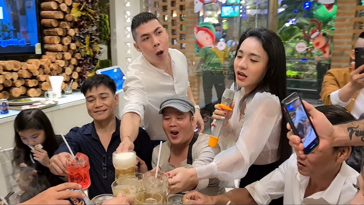 Bội Nhi hát hò nhậu nhẹt cùng trai đẹp tại sinh nhật Xuân Thy
