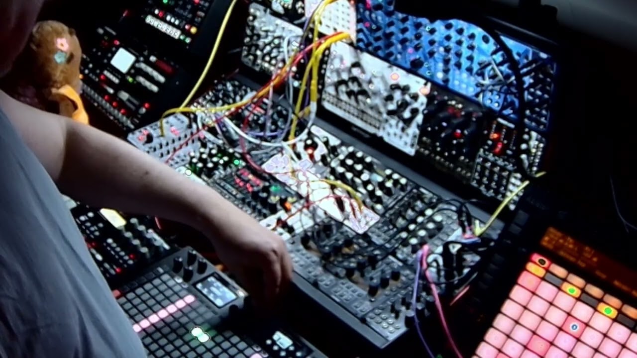 Quick Techno Jam | Feb 17, 2026 | #behringerbrains #novationpeak #ohmforcebohm #endorphinesghost