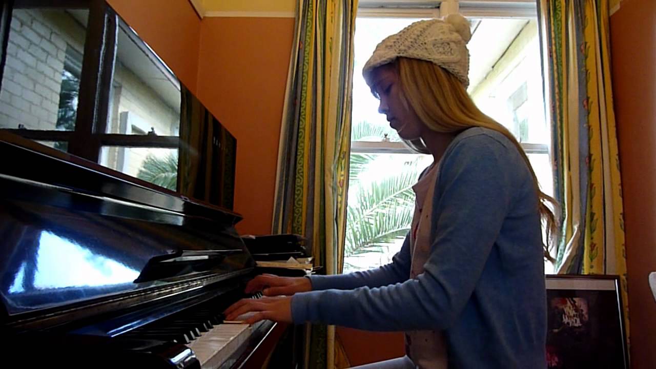 Lara plays 90s TV themes on piano, Captain Planet, Mr Squiggle (piano cover)