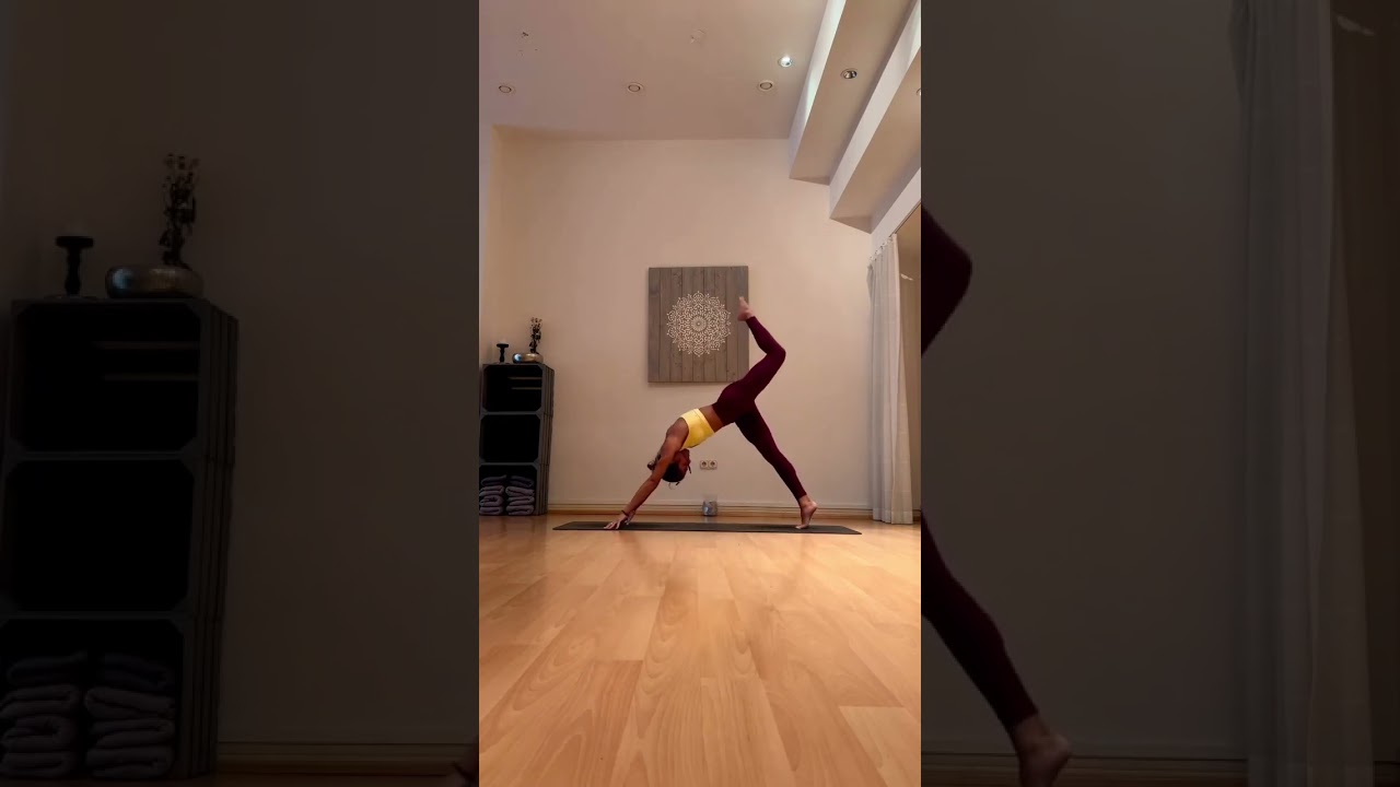 On the weekend we practice yoga!💫Hit the &lsquo;reset button&rsquo; for your mind with only 15 minutes of yoga💭
