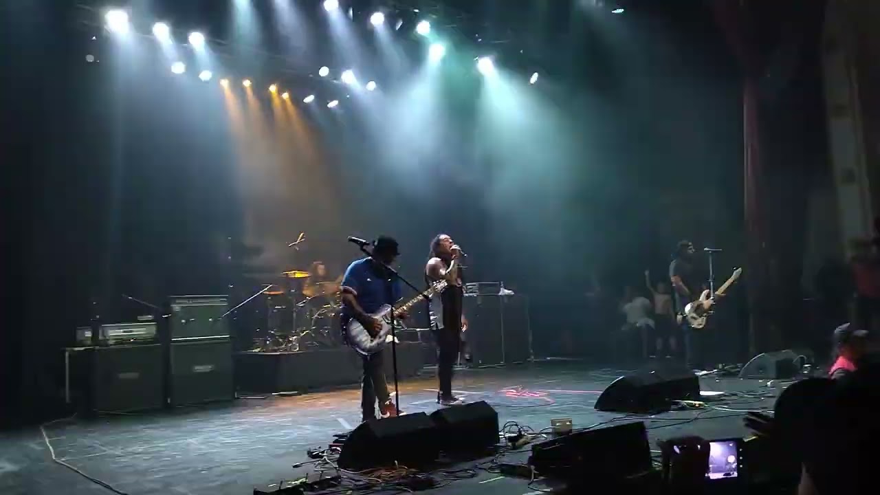 P.O.D. (Chile, teatro Cariola 16-10-2024) Alive.
