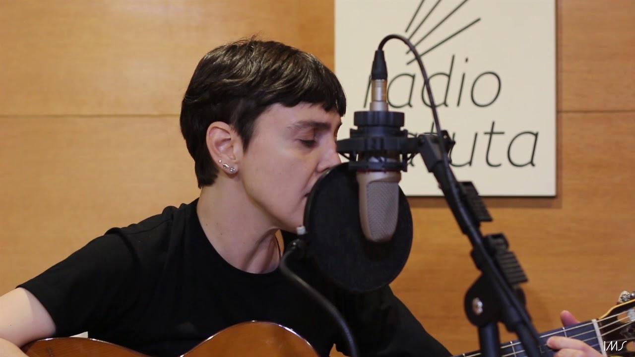 Estúdio Batuta | Adriana Calcanhotto canta “Inverno”