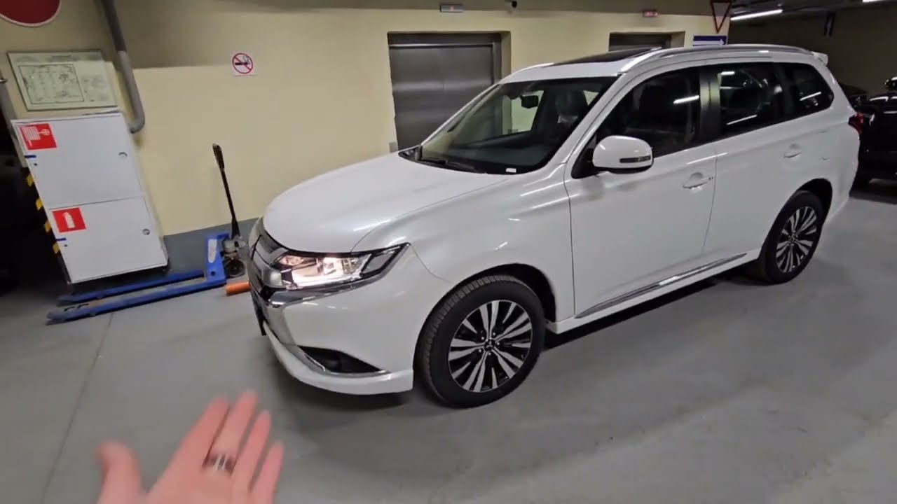 Mitsubishi Outlander III Enjoy 2022 г.  Лиса рулит