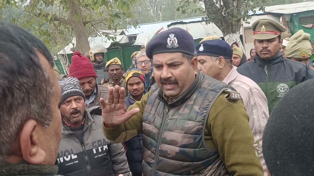 बिछिया, बहराइच में बाबा हुजूर की मजार हटाने पहुंचे वन विभाग के अधिकारियों से हुई जबरदस्त नोंक झोंक