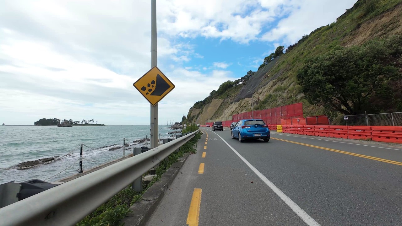 Ride : Headwinds and Sea Spray Tahunanui along Rocks Road and into Town 4K video