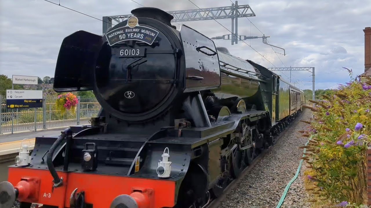 Flying Scotsman blasts through Market Harborough train station (video two)
