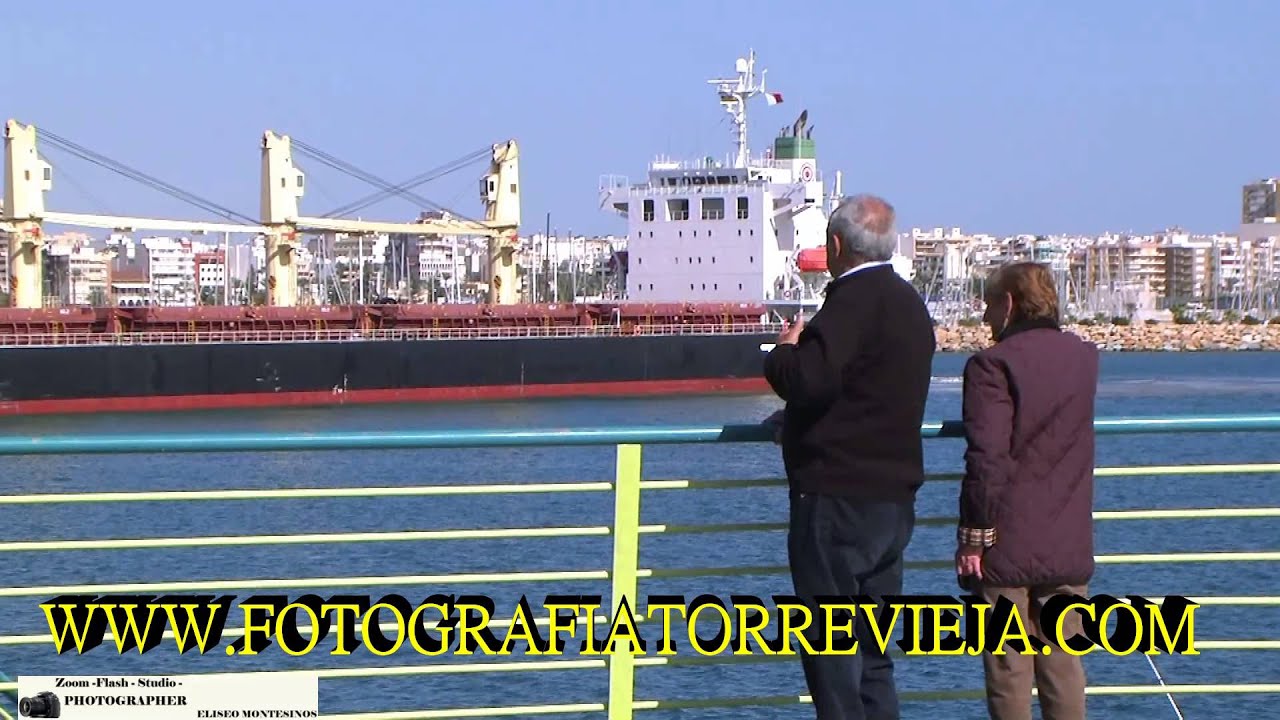 CARGUERO DE SAL SALE DEL PUERTO DE TORREVIEJA