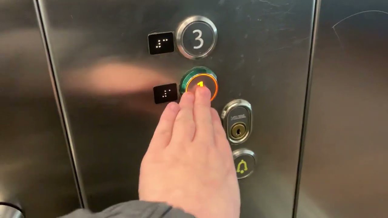 Hiss i Åkersberga Centrum 2