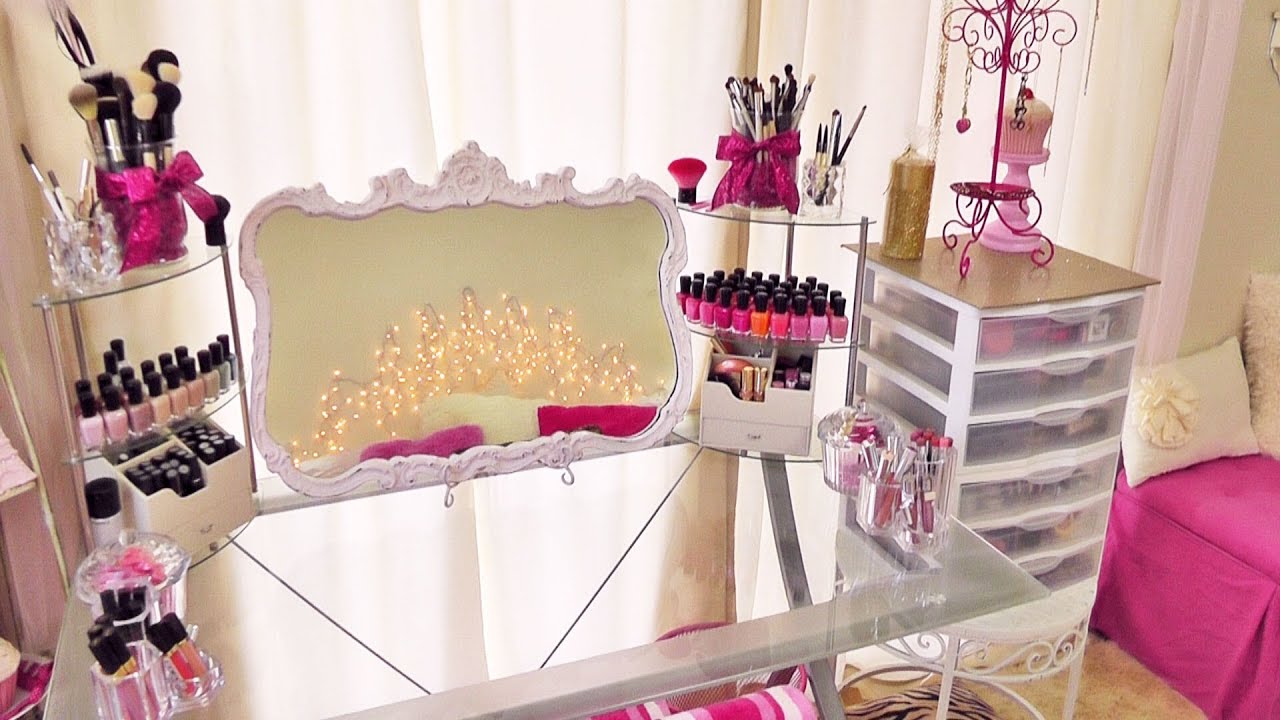 Makeup Collection & Storage by Pink So Foxy