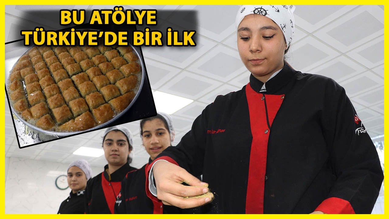 Kız Öğrenciler, Okulda Baklava Üretiyor