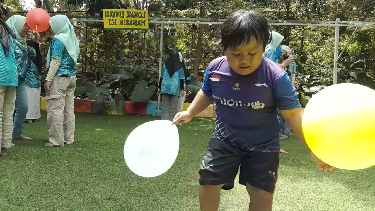 Game lomba joged balon di ultah Pb Wikus