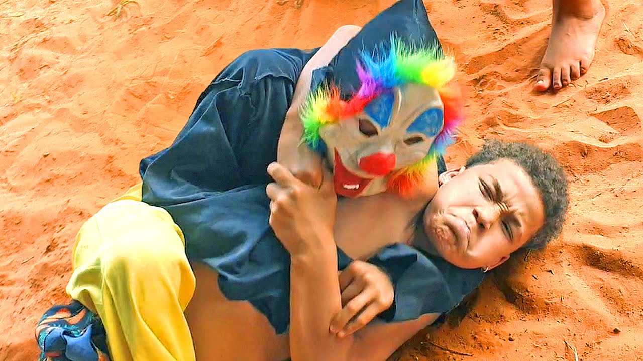 PEGAMOS O PALHAÇO * Vamos revelar quem ele é * Vitinho lutou contra ele