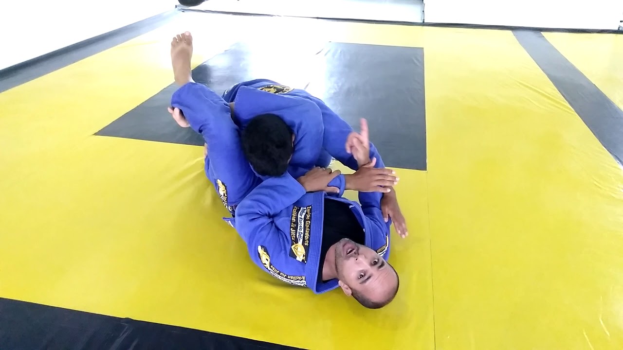 Variação Omoplata, Triangulo e arm Lock
