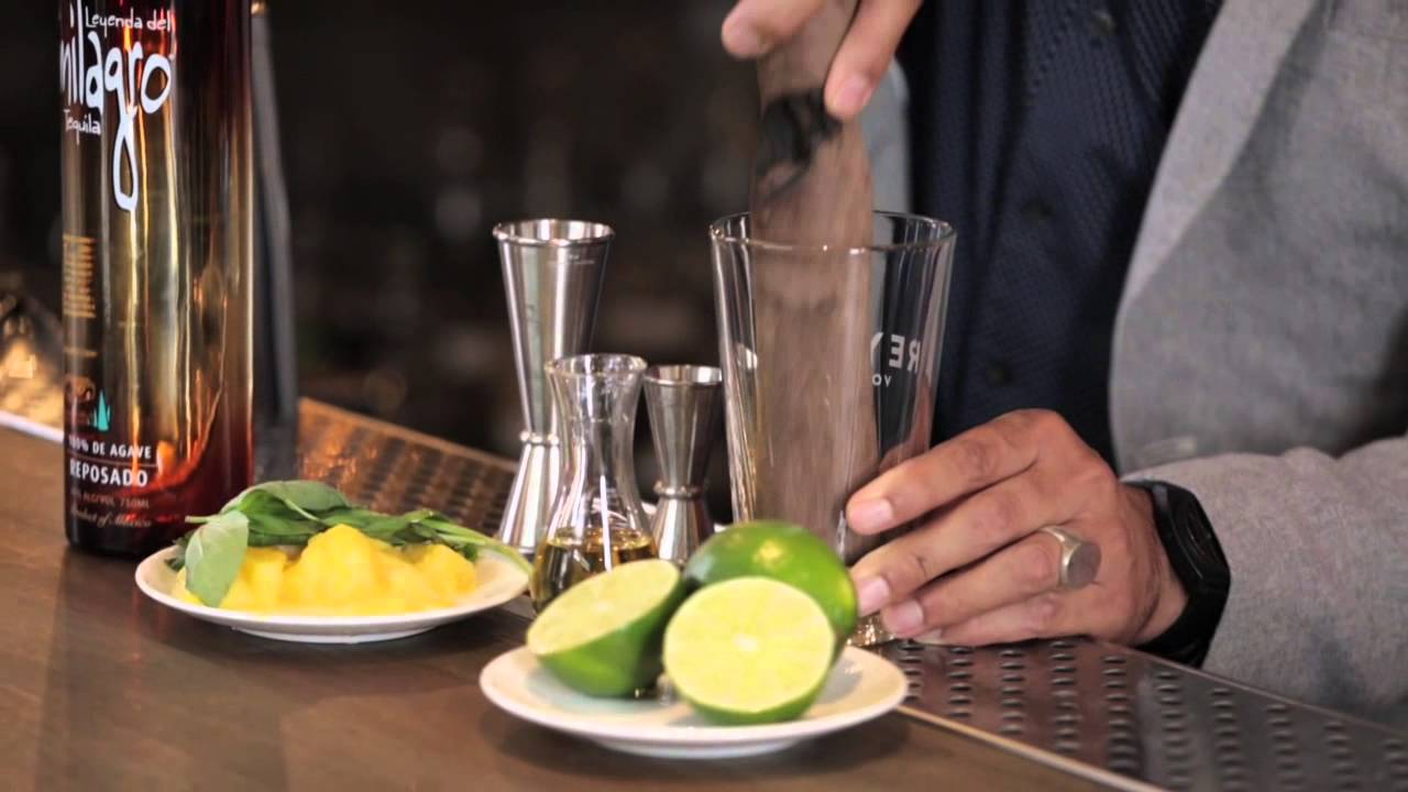 How to make a Pineapple Margarita :: Milagro Veracruzana