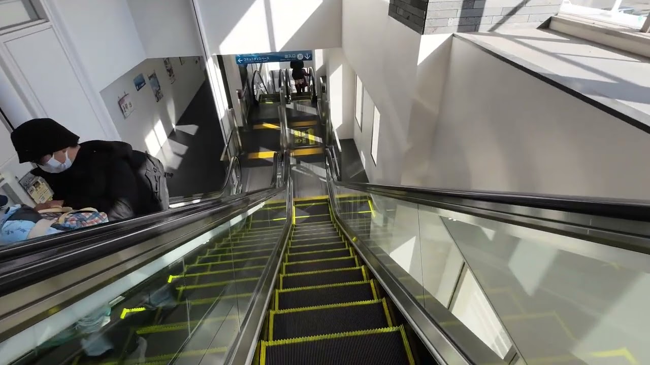 鹿児島 桜島港フェリーターミナル 3F‐2F | Sakurajima Port Ferry Terminal, Escalator Kagoshima Japan
