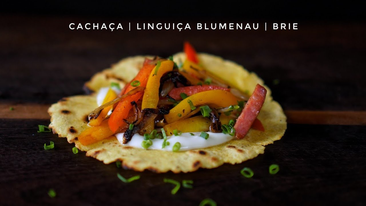 Taco de Linguiça Blumenau e Cachaça | Receita de Sanduíche