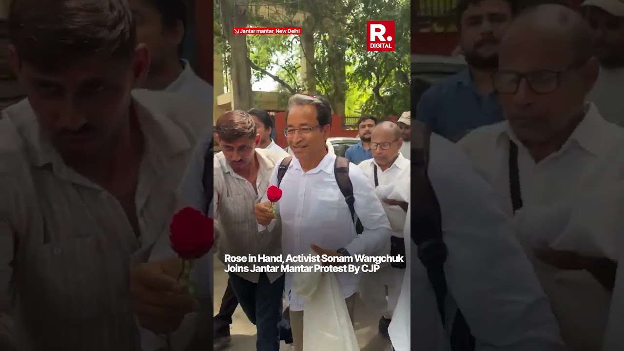 Activist Sonam Wangchuk Joins Jantar Mantar Protest With a Rose in Hand | NEET Leak
