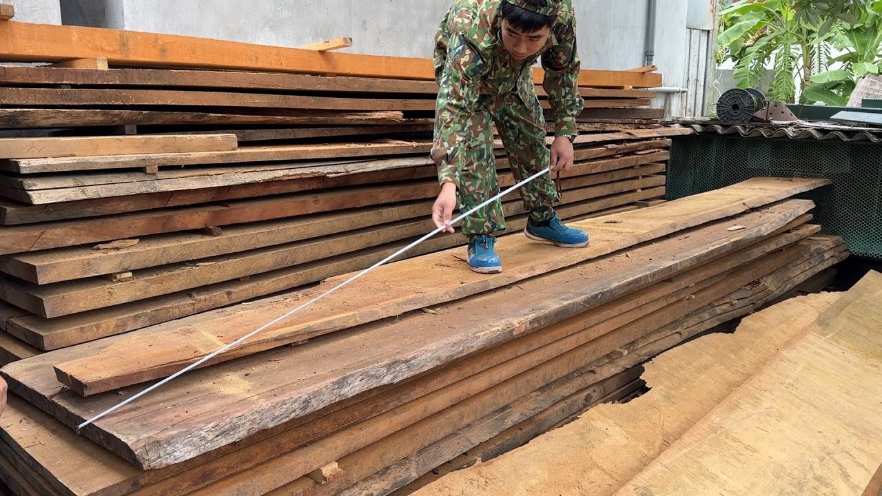 Amazing Woodworking Skills Of 50 Year Old Carpenter! Do The Impossible To Create Curves On Table Top