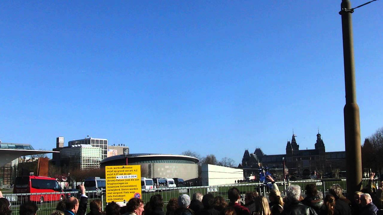 Obama landing in Amsterdam 2