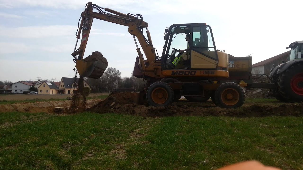 Loading Fendt 826 with Hydrema M 800