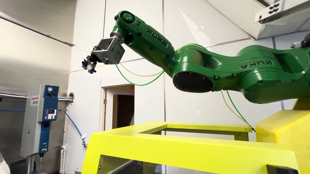 Robot picking injection molded parts