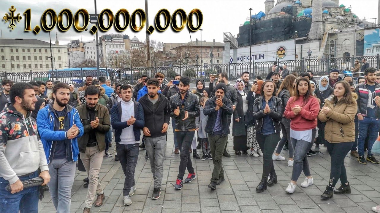İstanbulun Göbeğinde Çoşkulu Kürtçe Halay. Halkın Çoşkulu Halayı İstanbulu Salladı. Eminönü Meydanı
