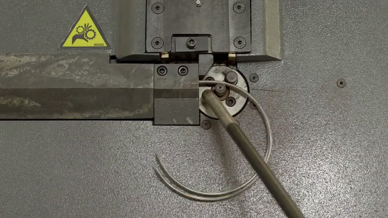 Estribadeira automática para conformação de estribos com dobra unidirecional - DHE 6P
