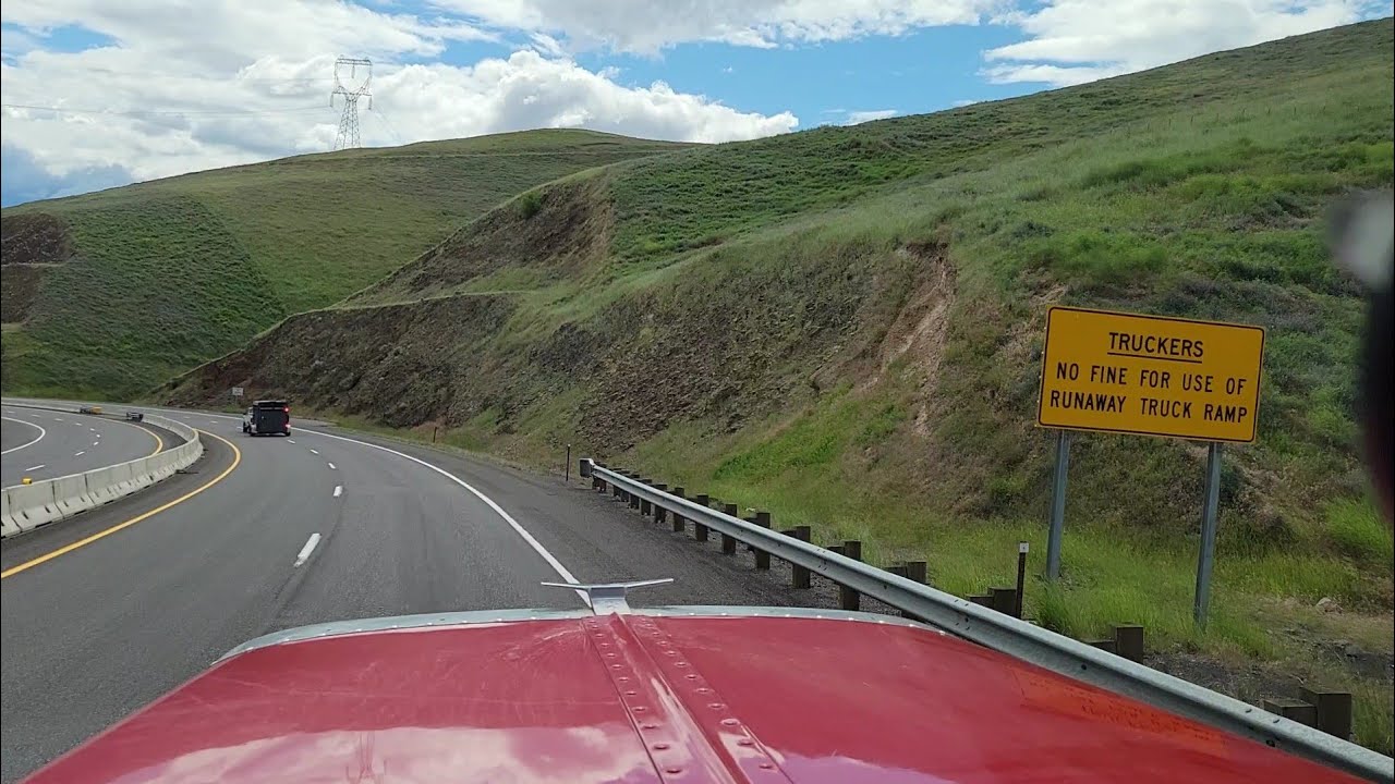 1999 Peterbilt 379। Jake Braking on US Route 95 into Lewiston, ID। #jakebrakes #straightpipes