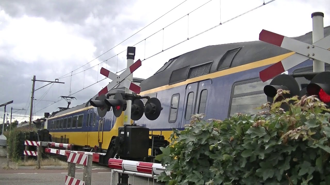 Spoorwegovergang Den Dolder//Dutch Railroad Crossing