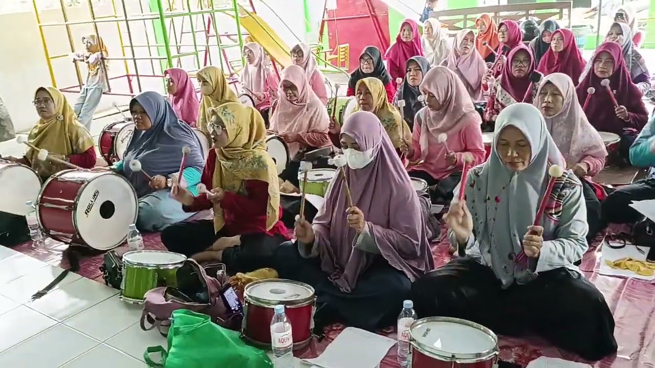 Pelatihan drumband 