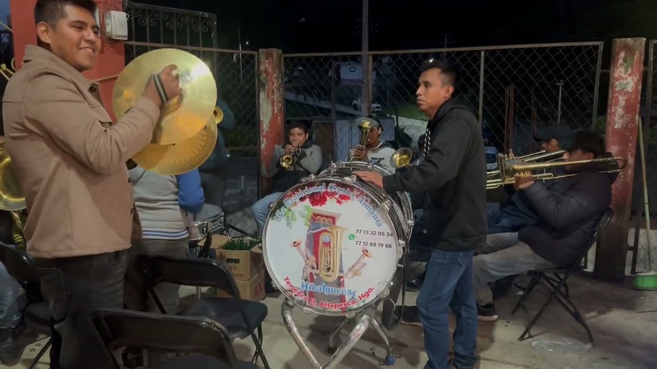 Tocando un popurrí la tradicional banda armonía en tenexco 2