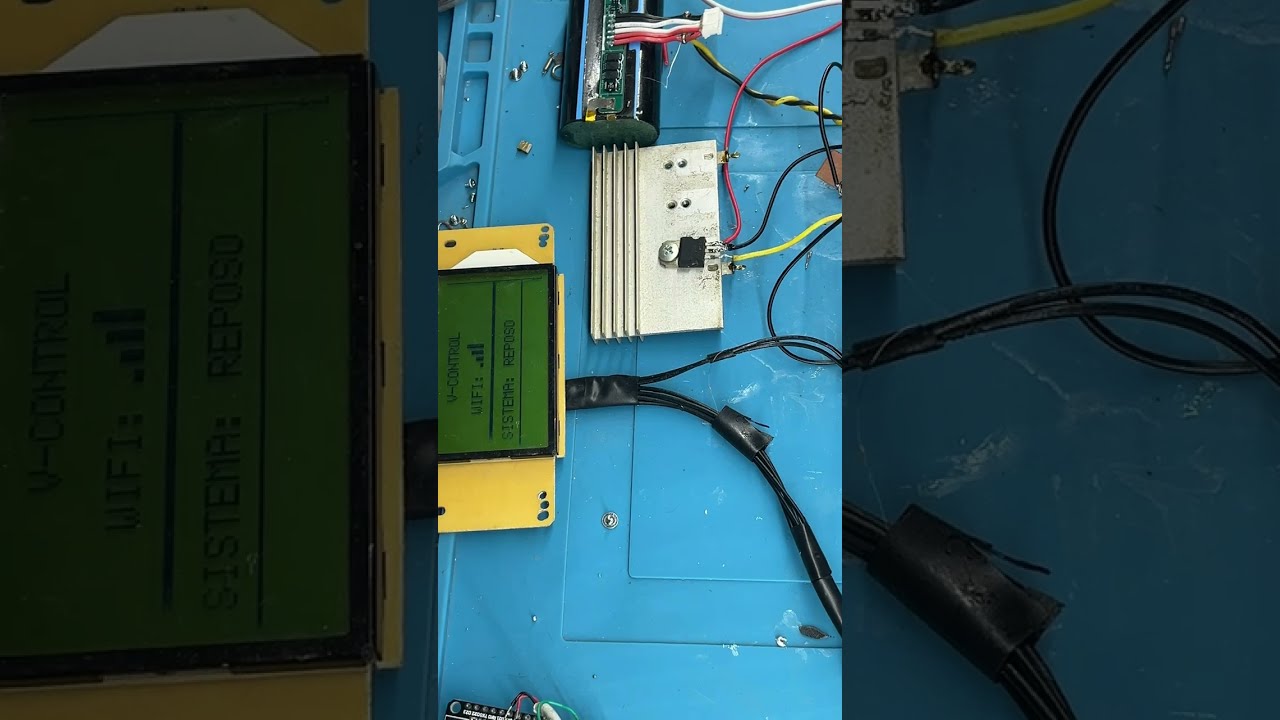 Arduino + ESP32: Sistema de Control WiFi con Pantalla de Teléfono RECICLADA