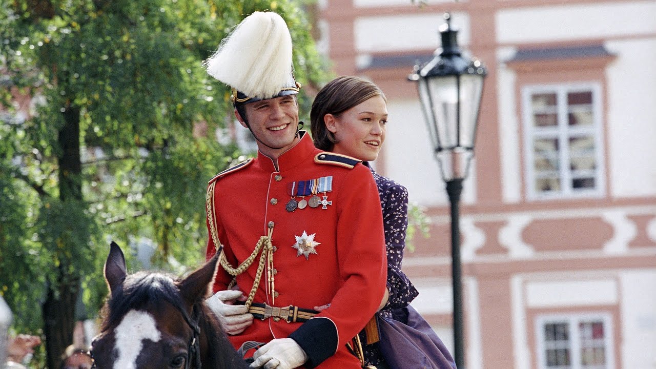أمير الدنمارك بيتنكر فى هئية موظف بسيط وبيقع فى حب بنت فقيره I The Prince And Me